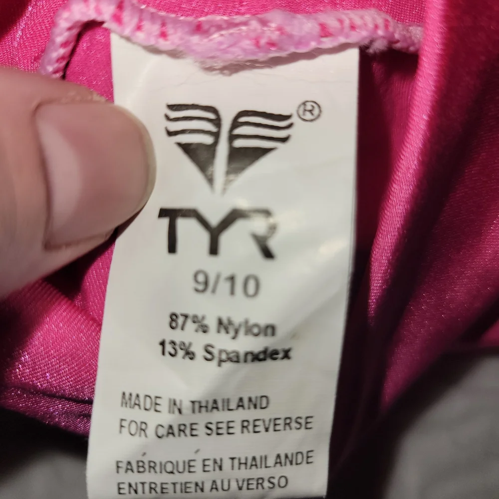 TYR Pink Rash Guard Slim Fit X2 - Picture 2 of 3